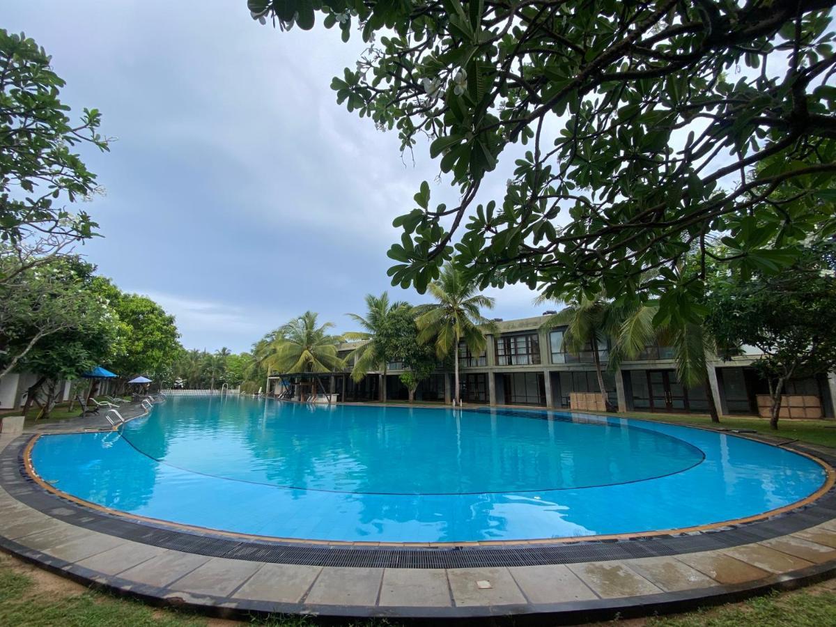 Carolina Beach Resort & Spa Chilaw Exterior foto