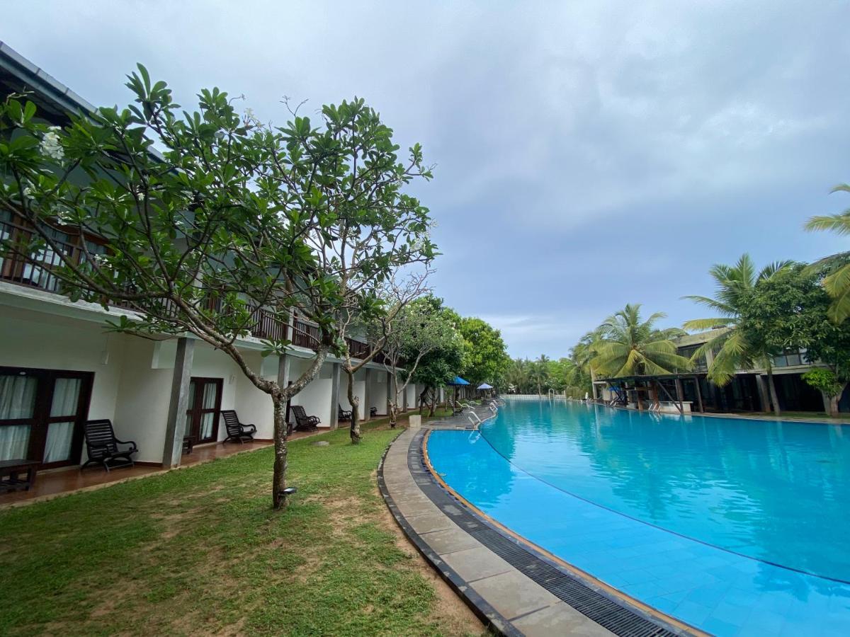 Carolina Beach Resort & Spa Chilaw Exterior foto