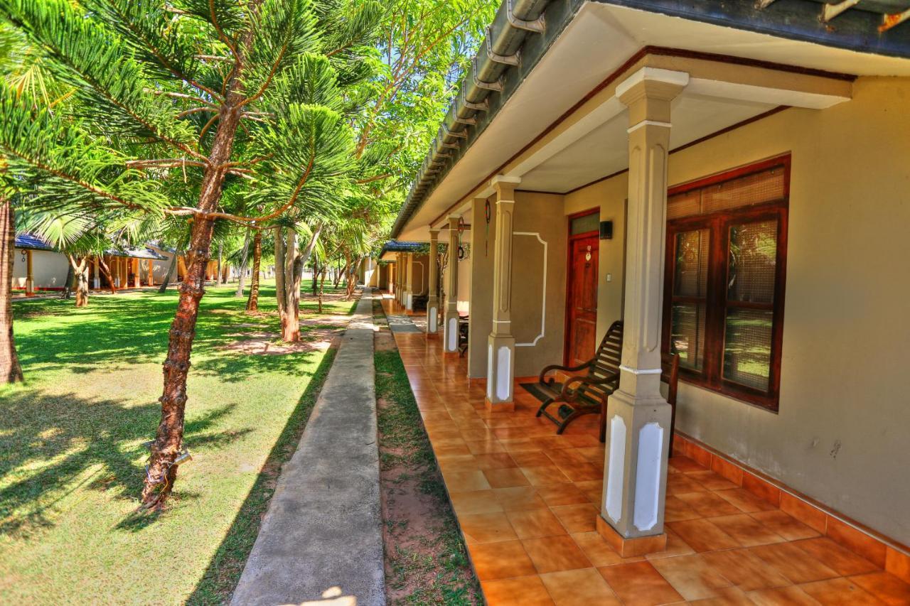 Carolina Beach Resort & Spa Chilaw Exterior foto